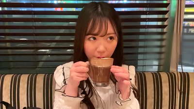 Ea est amicus qui ad eandem clavam in universitate pertinebat. Et haec puella amabilissima est in club.This est a Japanese pudici atmosphaera.